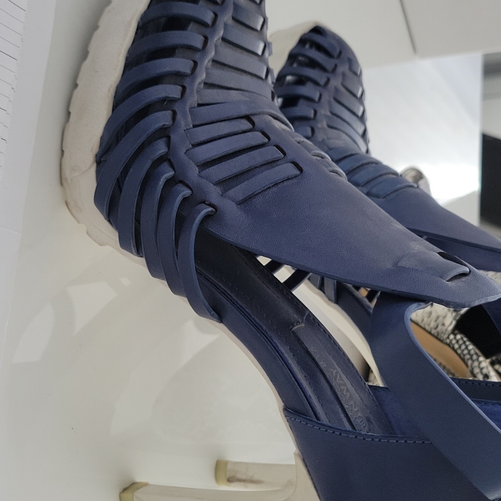 Bcbg Maxazria Runway sandal heels.